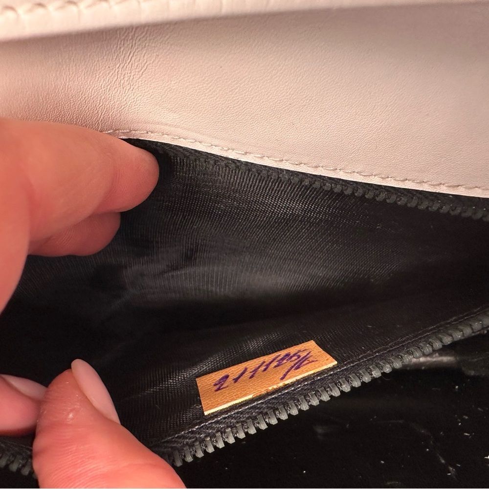 Vintage Salvatore Ferragamo White Navy Leather Shoulder Bag Gold Hardware Italy - Picture 9 of 14